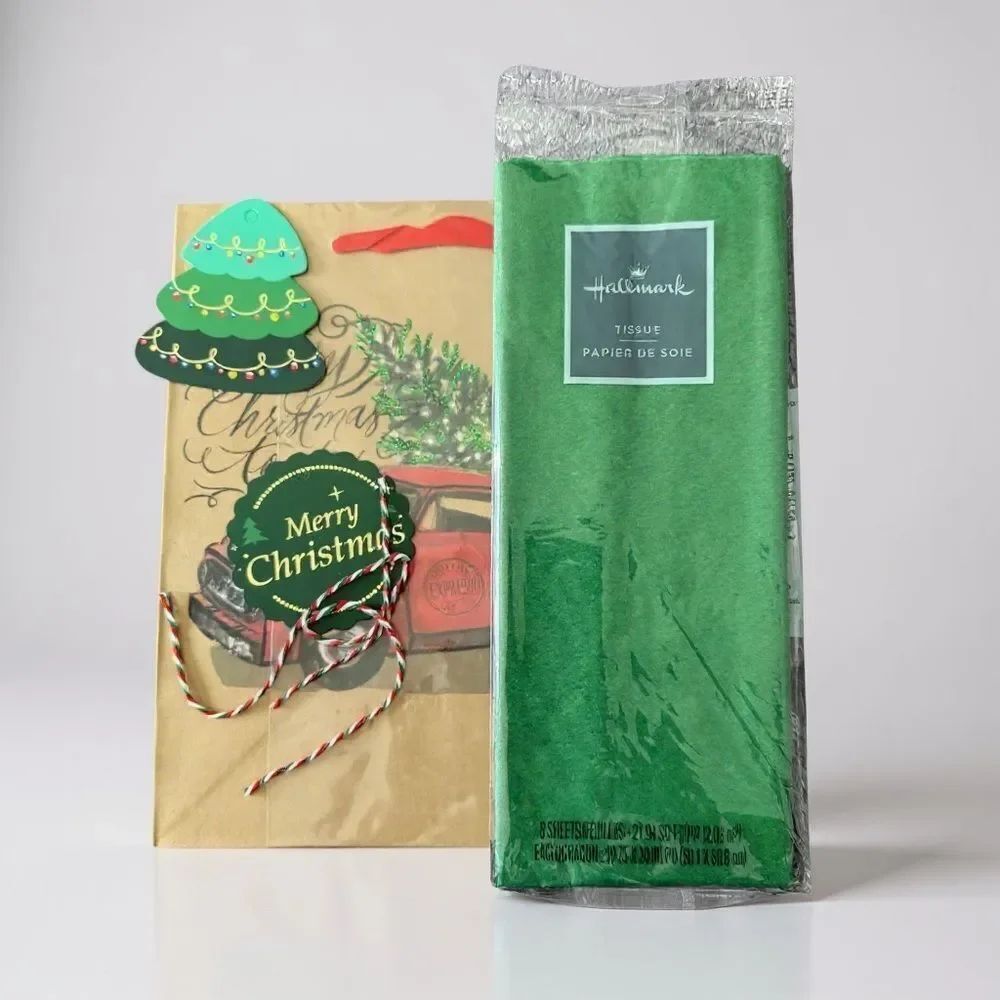 W8. Christmas Gift Bag Set - Picture 2 of 2